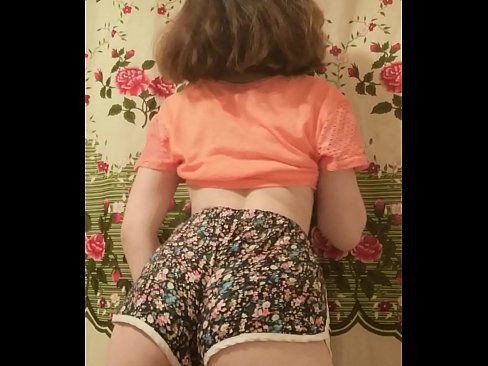 ❤️ Giovane pupa sexy fa uno striptease riprendendo i suoi pantaloncini alla telecamera ️ Porno al it.javarchive.top ❌️